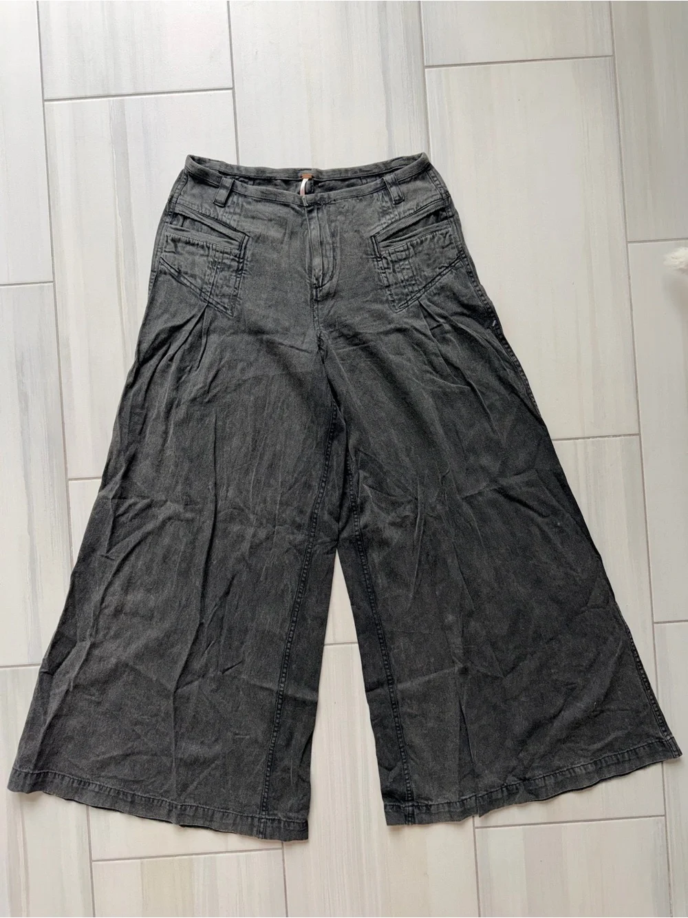 Free People Women’s Wide-Leg Black Denim Cropped Pants size 6